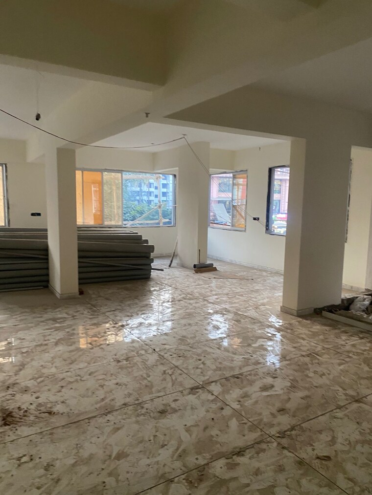  Parking, badlapur Commercial Office Space 1500 Sq.Ft. In Badlapur Thane 9597135