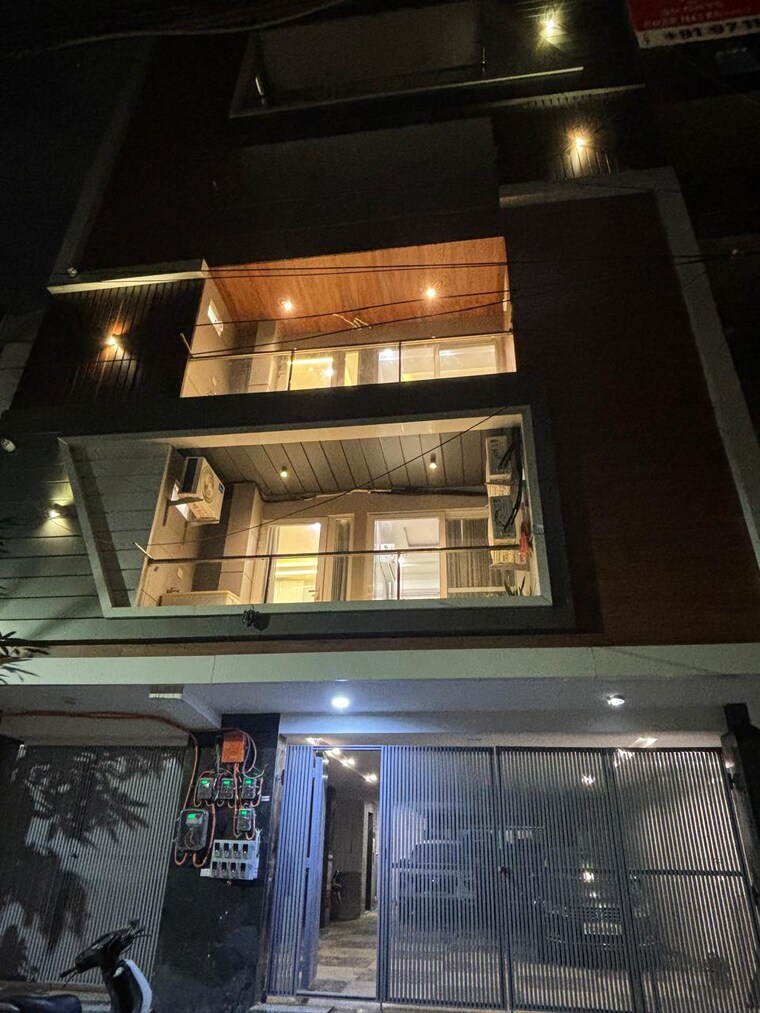 undefined, uttam nagar 4 Bedroom 135 Sq.Yd. Builder Floor In Uttam Nagar Delhi 9597293