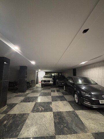 Parking in 4 BHK Builder Floor at Uttam Nagar – for Rent