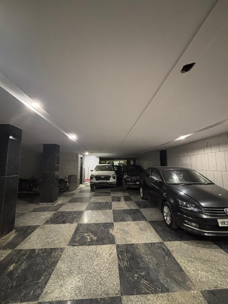  Parking, uttam nagar 4 Bedroom 135 Sq.Yd. Builder Floor In Uttam Nagar Delhi 9597293