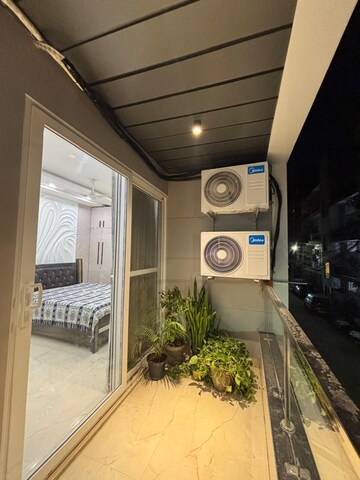 Parking in 4 BHK Builder Floor at Uttam Nagar – for Rent