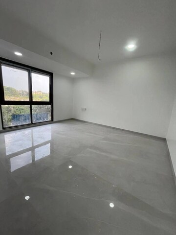 Room in 2 BHK Apartment at Oxy Beaumonde, Viman Nagar – for Rent