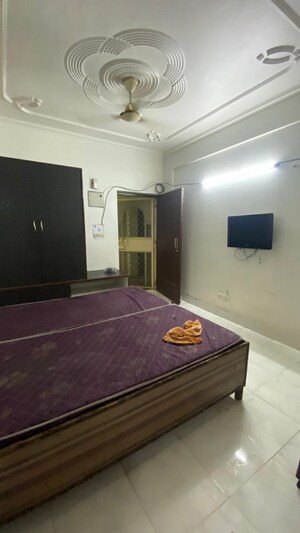 Bedroom in Studio Apartment at Ansal Sushant Estate, Sector 52 – for Rent