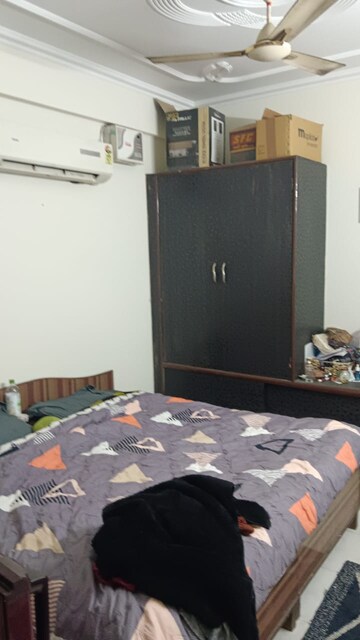 Furnished Amenities in Studio Apartment at Ansal Sushant Estate, Sector 52 – for Rent