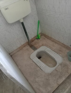 Bathroom in 2 BHK Independent House at Mahanagar – for Rent