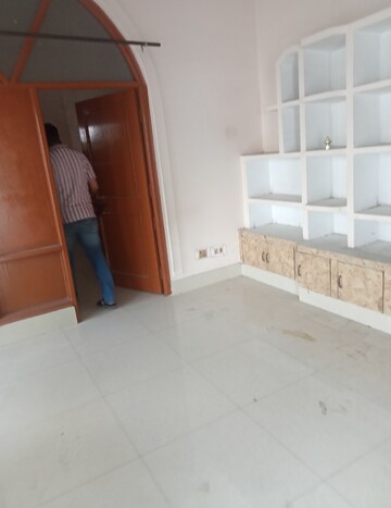 Room in 2 BHK Independent House at Mahanagar – for Rent