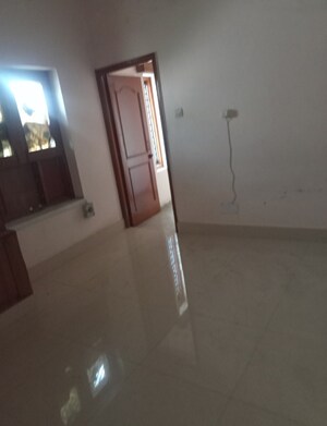 Room in 2 BHK Independent House at Mahanagar – for Rent