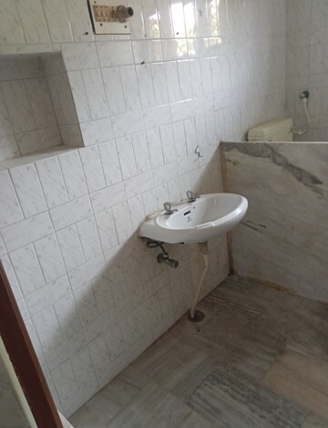 Bathroom in 2 BHK Independent House at Mahanagar – for Rent