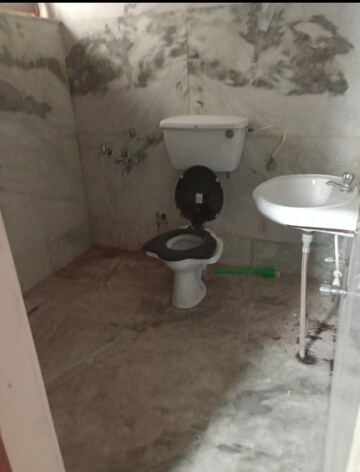Bathroom in 2 BHK Independent House at Mahanagar – for Rent