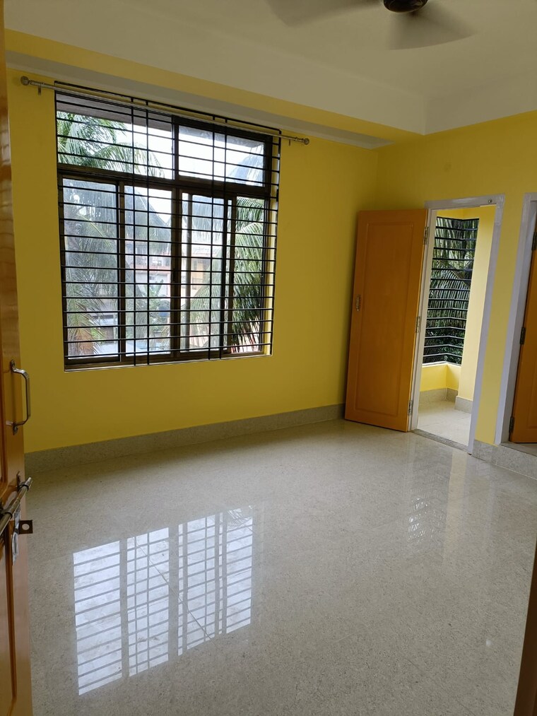 Room, 6 mile 2 Bedroom 800 Sq.Ft. Villa In 6 Mile Guwahati 9597564