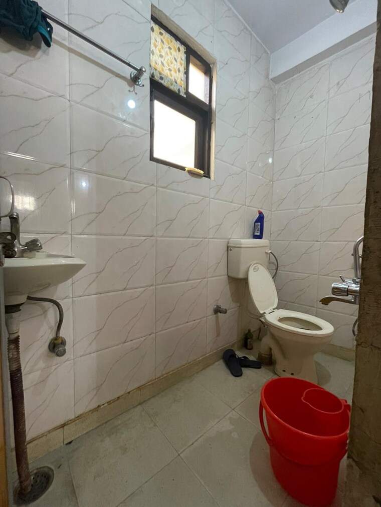 Bathroom, chattarpur 1 Bedroom 450 Sq.Ft. Builder Floor In Chattarpur Delhi 9597586