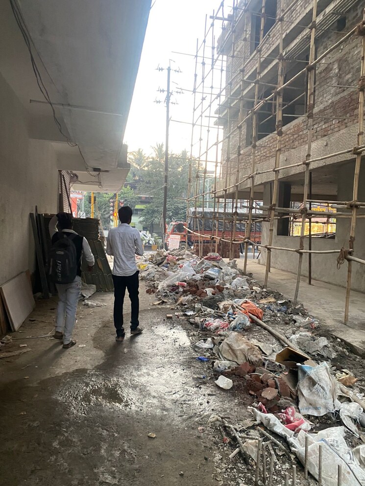  Parking, badlapur east Commercial Shop 200 Sq.Ft. In Badlapur East Thane 9597561