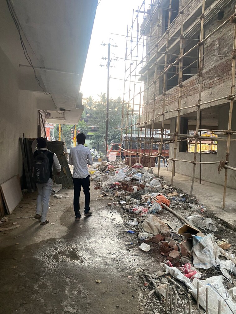  Parking, badlapur east Commercial Shop 200 Sq.Ft. In Badlapur East Thane 9597561