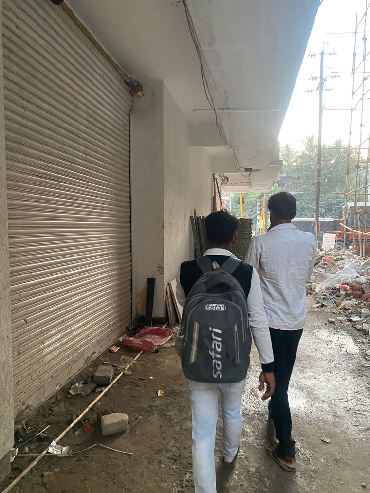  Parking, badlapur east Commercial Shop 200 Sq.Ft. In Badlapur East Thane 9597561