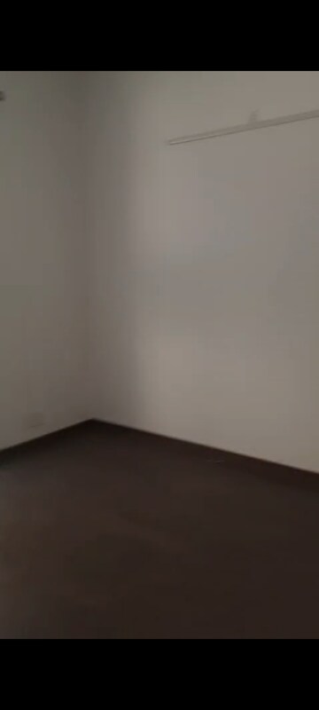 Room in 4 BHK Builder Floor at Bptp Park Floors I, Sector 77 – for Rent