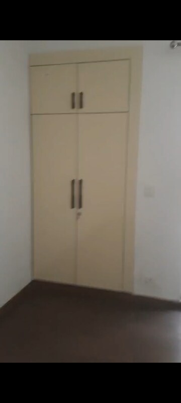 Room in 4 BHK Builder Floor at Bptp Park Floors I, Sector 77 – for Rent