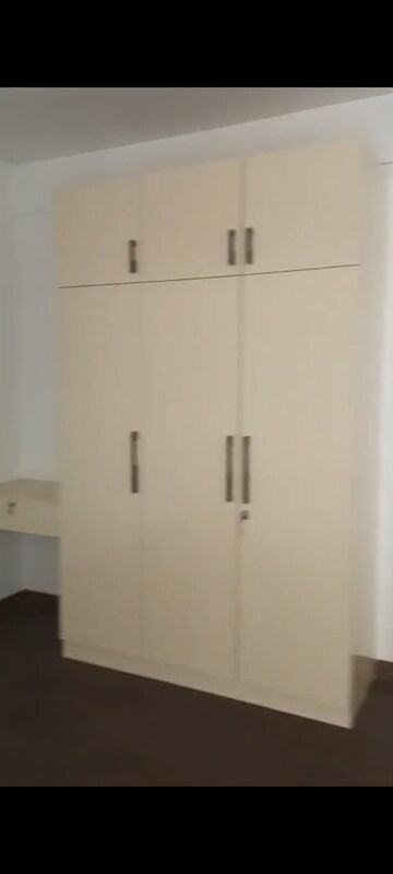 Furnished Amenities in 4 BHK Builder Floor at Bptp Park Floors I, Sector 77 – for Rent