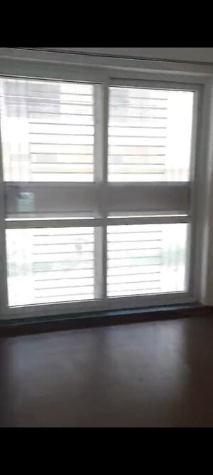 Room in 4 BHK Builder Floor at Bptp Park Floors I, Sector 77 – for Rent