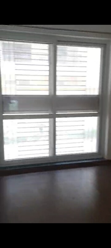 Room in 4 BHK Builder Floor at Bptp Park Floors I, Sector 77 – for Rent