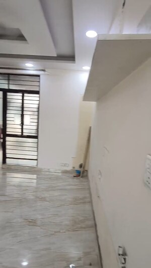 Room in 2 BHK Apartment at Sector 19 Dwarka – for Rent