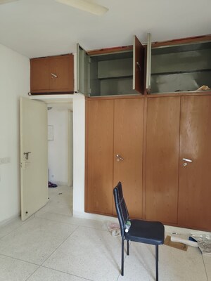 Furnished Amenities in 3 BHK Builder Floor at Unitech South City II, Sector 50 – for Rent