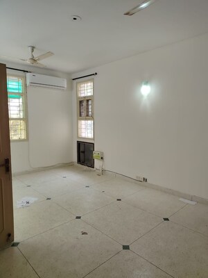 Room in 3 BHK Builder Floor at Unitech South City II, Sector 50 – for Rent