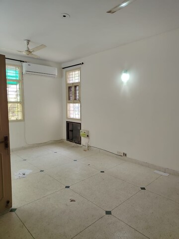 Room in 3 BHK Builder Floor at Unitech South City II, Sector 50 – for Rent