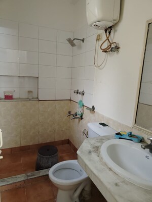 Bathroom in 3 BHK Builder Floor at Unitech South City II, Sector 50 – for Rent