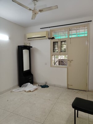 Room in 3 BHK Builder Floor at Unitech South City II, Sector 50 – for Rent