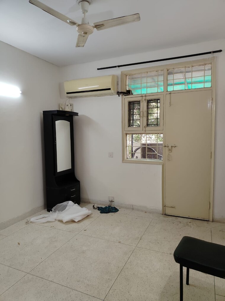 Room, unitech-south-city-ii 3 Bedroom 1500 Sq.Ft. Builder Floor In Sector 50 Gurgaon 9597079