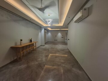 Room in 6+ BHK Villa at Huda Market, Sector 31 – for Sale