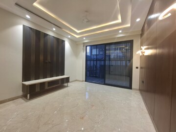 Room in 6+ BHK Villa at Huda Market, Sector 31 – for Sale