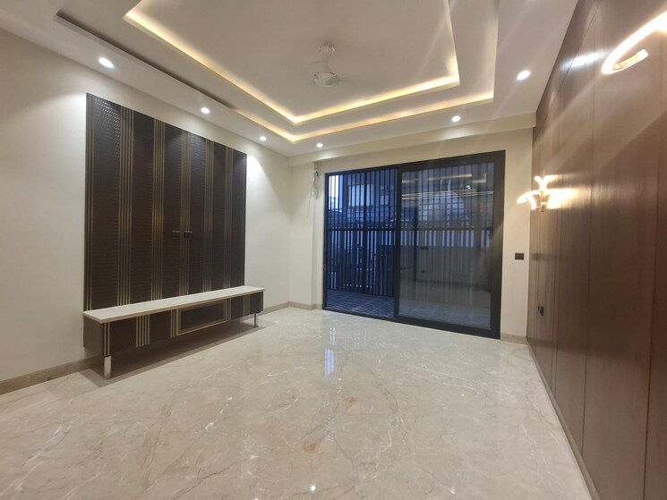Room, huda-market 6+ Bedroom 9198 Sq.Ft. Villa In Sector 31 Gurgaon 9597733
