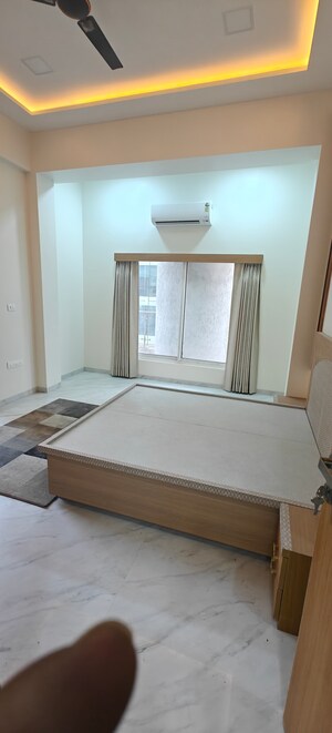 Room in 3 BHK Apartment at Lower Parel – for Rent