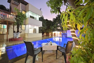 Swimming Pool in 6+ BHK Villa at Nerul – for Rent