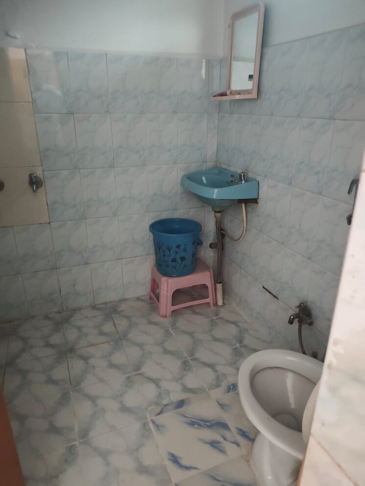 Bathroom, gomti nagar Pg For Boys & Girls In Gomti Nagar 9597828
