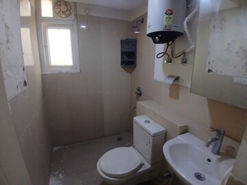 Bathroom in 4 BHK Apartment at Emaar Emerald Floors Premier, Sector 65 – for Sale