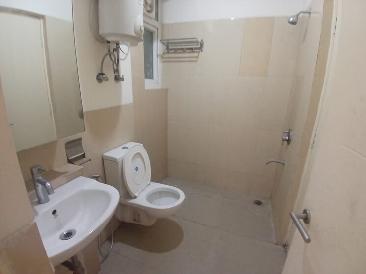 Bathroom, emaar-emerald-floors-premier 4 Bedroom 1975 Sq.Ft. Apartment In Sector 65 Gurgaon 9597824