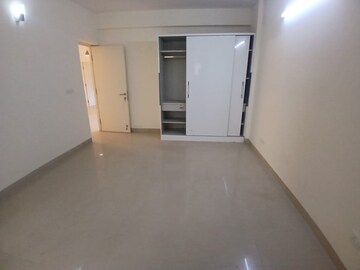 Room in 4 BHK Apartment at Emaar Emerald Floors Premier, Sector 65 – for Sale