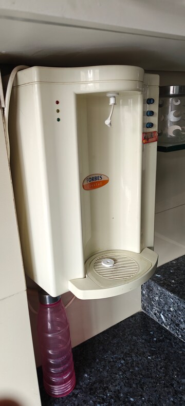 Furnished Amenities in 3 BHK Apartment at Worli – for Rent