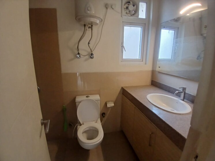 Bathroom, emaar-emerald-floors-premier 4 Bedroom 1975 Sq.Ft. Apartment In Sector 65 Gurgaon 9597824