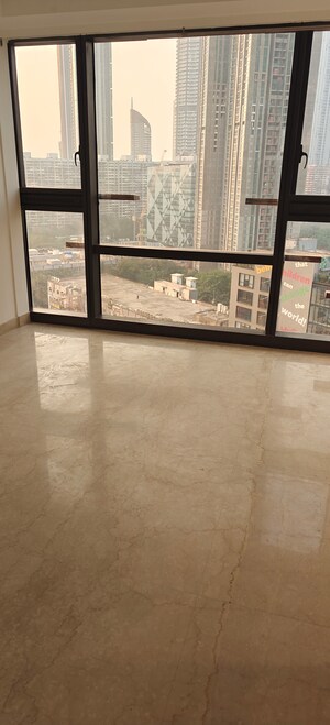 Room in 3 BHK Apartment at Worli – for Rent