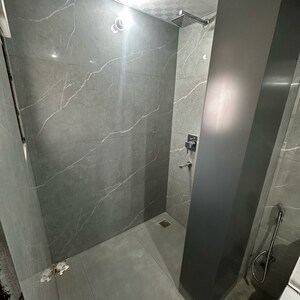 Bathroom in 1 BHK Builder Floor at Sector 52 – for Rent