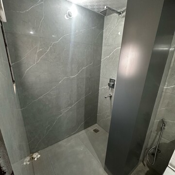 Bathroom in 1 BHK Builder Floor at Sector 52 – for Rent