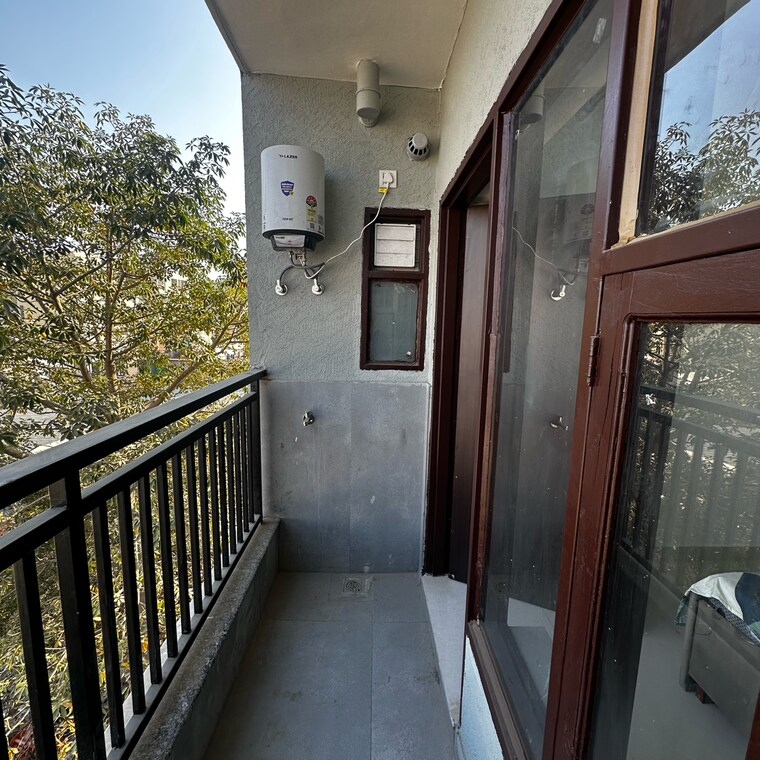 Balcony, sector 52 1 Bedroom 540 Sq.Ft. Builder Floor In Sector 52 Gurgaon 9597851