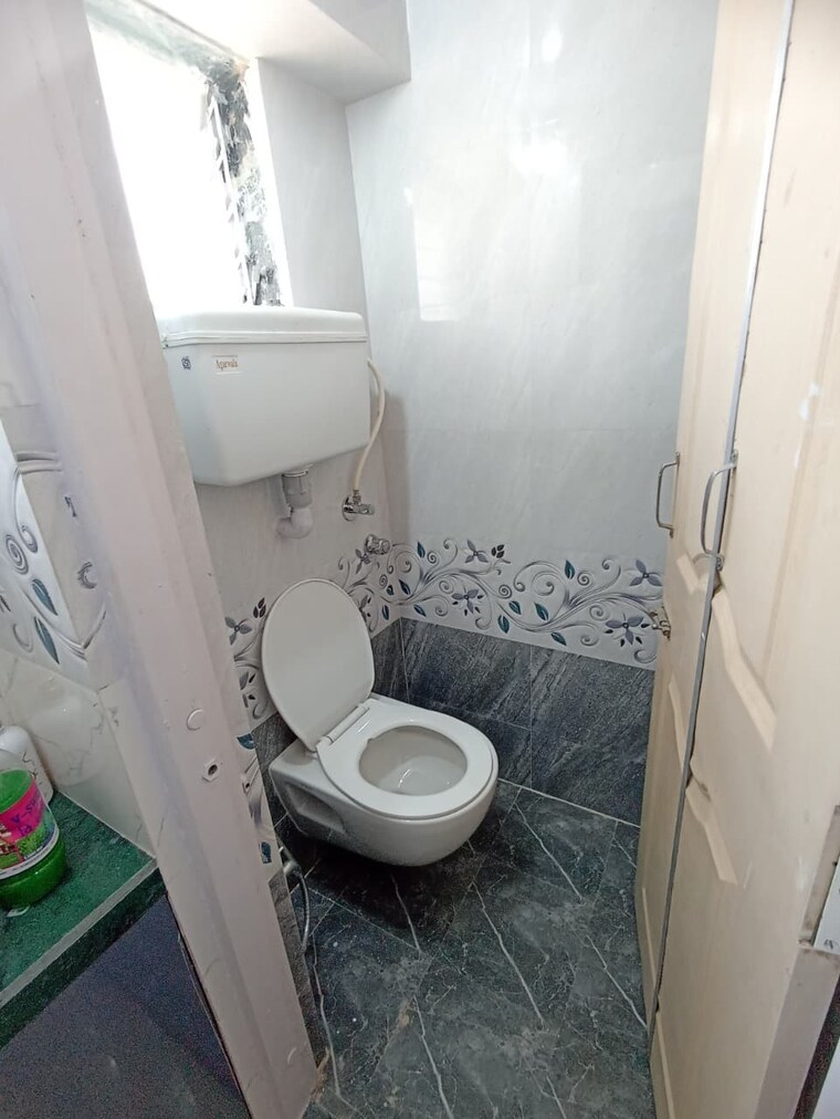 Bathroom, shrinivas-tower 1 Bedroom 225 Sq.Ft. Apartment In Lower Parel Mumbai 9597846