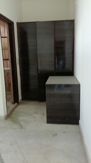 Room in 2 BHK Builder Floor at Sector 46 – for Rent