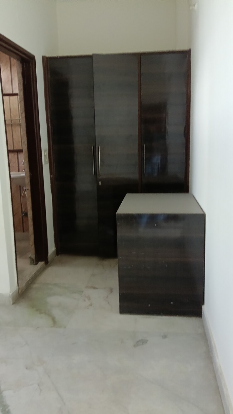 Room, sector 46 2 Bedroom 250 Sq.Ft. Builder Floor In Sector 46 Gurgaon 9597889