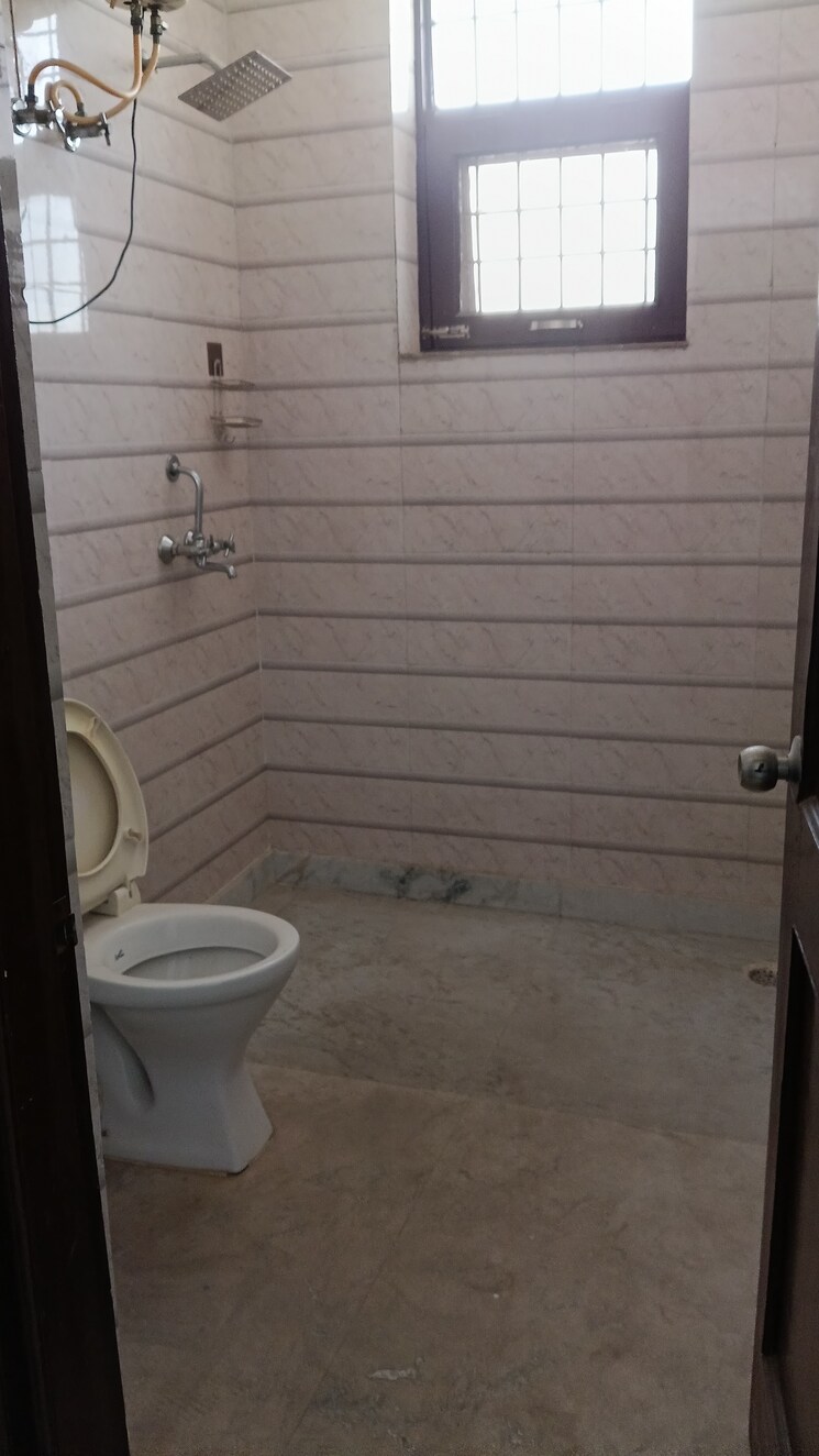 Bathroom, sector 46 2 Bedroom 250 Sq.Ft. Builder Floor In Sector 46 Gurgaon 9597889