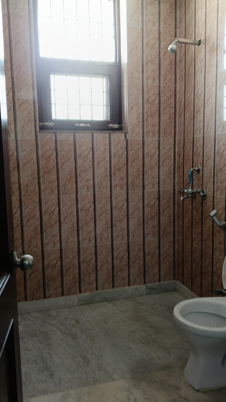 Bathroom, sector 46 2 Bedroom 250 Sq.Ft. Builder Floor In Sector 46 Gurgaon 9597889